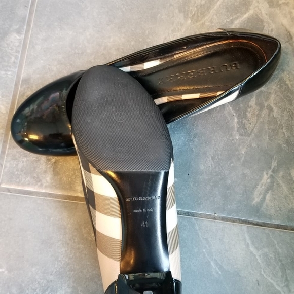 Burberry Heels - Picture 3 of 4